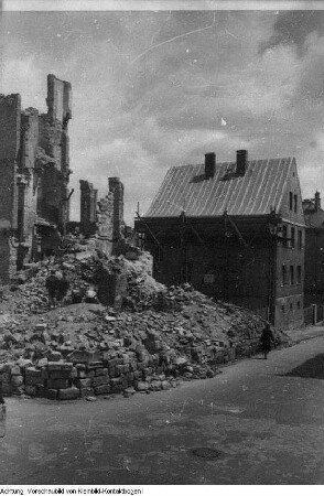 Dresden, Hechtviertel. von den Kriegsschäden beräumte Strassen, 1945
