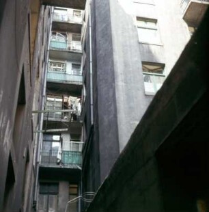 Hochhaus : Balkone an einem Hochhaus