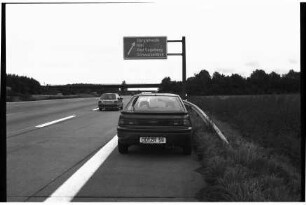 Vorstellung des Mazda 323 Fließheck GLX: auf Autobahn 1, bei Abfahrt Bargteheide