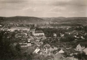 Bad Breisig, Rheinisches Schiefergebirge. Blick vom Vierburgenblick mit Bad Hönningen
