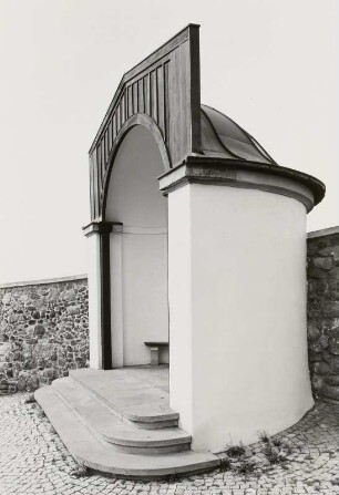 Radebeul. Pavillon (1747-1750) oberhalb der Spitzhaustreppe