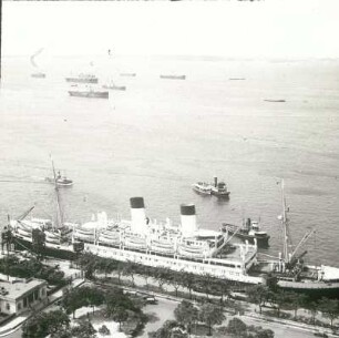 Reisefotos Brasilien. Im Hafen von Rio de Janeiro. Passagierschiff "Monte Rosa" an einem Kai