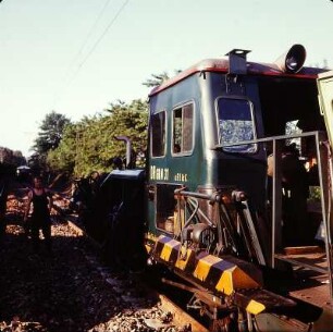 Reichsbahndirektion Dresden. Gleisbau. Facharbeiter für Eisenbahnbautechnik mit Gleisrichtmaschine
