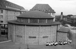 Freiburg: Konsekration, Weihe der Kirche, von außen