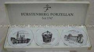 Porzellanplaketten mit Motiven aus Modena, mit Kasten