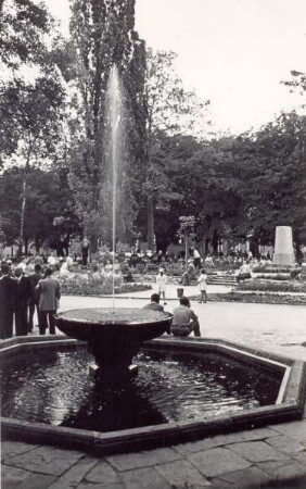 Muschelbrunnen auf dem Schlossplatz. Detmold. Schlossplatz