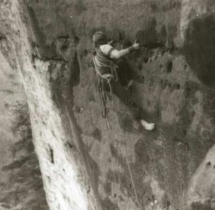 Sächsische Schweiz. Großer Zschand, Kaaba. Bernd Arnold an der Nordwand, Erstbegehung am 10. Juli 1982