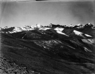 Berglandschaft : Blick vom Rand des Halluaya-Tales gegen den Nevado Chearoco und das Vorgebirge des Chachacomani.