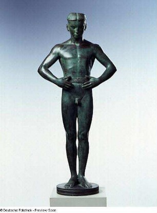 Gürtelbinder : Sascha Schneider (1870-1927). Gürtelbinder. Bronze, grün patiniert, Höhe 85,5 cm. Dresden: Skulpturensammlung ZV 2718