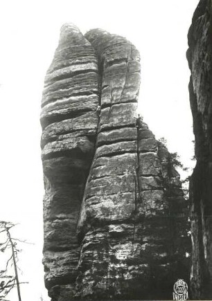 Sächsische Schweiz, Rathener Gebiet. Raaber Turm. Seilschaft Karl Ullrich bei der Erstbegehung des Nordwestweges (VIIa)