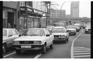 Kleinbildnegative: Stau am Innsbrucker Platz, 1982