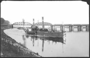 Wittenberg. Elbe mit Brücke und Schleppzug