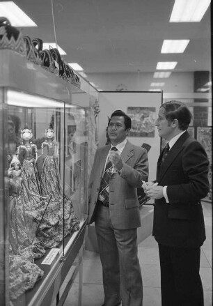 Ausstellung "Indonesische Impressionen" in der Schalterhalle der Commerzbank Karlsruhe