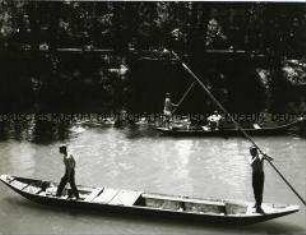 Boote auf Fluss