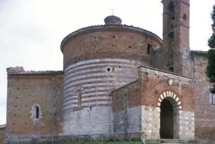 Oratorio di San Galgano sul Montesiepi
