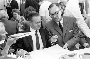 13. Tagung 1963 Medizin; Maikäferrede gehalten von Werner Forßmann: H. Kiderlen, Thomas H. Weller, Graf Lennart Bernadotte