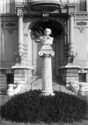 Denkmal für Jules Massenet
