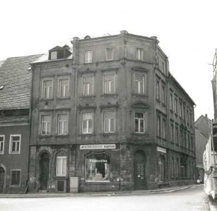 Oederan, Markt 14/Ecke Chemnitzer Straße. Wohnhaus mit Laden (E. 19. Jh.). Eckansicht