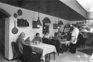 Neueröffnung der Pizzeria "Da Pino im Astoria" in der Mathystraße 22 - 24