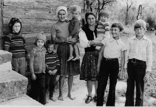Zwei Frauen mit Kindern