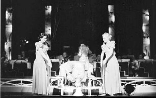 Wintergarten: Hazel Magean; Hollywood Girls (eine hebt Taschentuch rückwärts auf)