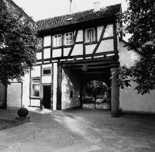 Burgmannenhof der Freiherren von Löw zu Steinfurth; Friedberg, In der Burg 32