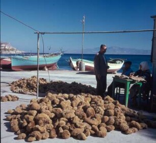 Kálymnos, Schwämme trocknen auf der Paralia
