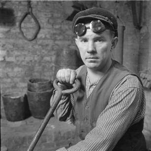 Berlin-Friedenau. Bildgießerei Hermann Noack. Arbeiter
