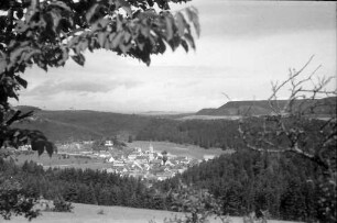 Kirchen-Hausen: Blick von der Höhe auf Kirchen-Hausen