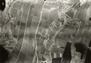 Osterzgebirge. Feldfluren zwischen Lippersdorf Kreis Marienberg und dem Saidenbach-Stausee mit Gruthenbach (rechts) und Lippersdorfer Dorfbach (links). Luftbildsenkrechtaufnahme (2500 m)