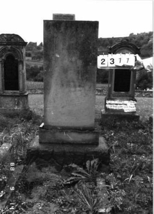 Grabstein 2311 (Index: 100097457) Maße HxBxT: 150x50x14 cm: Grabstein 2311