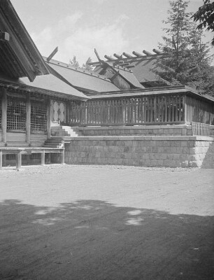 Karafuto-Schrein (Karafuto-jinja) (1911) in Toyohara : Shinto-Schrein in Blockbauweise. Teilansicht