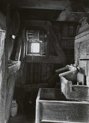 Saritsch, Bockwindmühle, Inneres, Beutellade und Sackaufzug