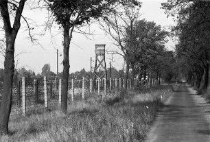 Berlin; Staaken: [...] Nennhauser Damm; Geteilter Fahrdamm