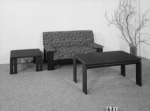 Couchtisch mit Beistelltisch