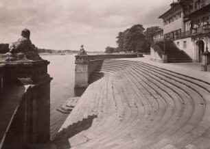 Pillnitz, Lustschloß. Freitreppe zur Elbe