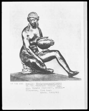 Zwei Statuetten — Nymphe