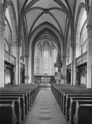 Evangelische Stadtkirche & Sankt Petrus und Paulus — Langhaus