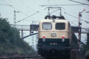 Gäubahn Stuttgart Süd Schublok 141 210 Nahverkehrszug BB-S Einfahrsignal Stuttgart-West Wegbrücke 9039