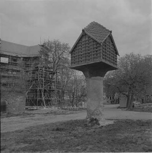 Podelwitz (Kreis Grimma). Wirtschaftshof des Schlosses. Wohl 19.Jh. Taubenhaus ,undatiert