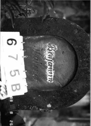 Grabstein 675 (Index: 100099700) Maße HxBxT: 132x56x19 cm: Grabstein 675B