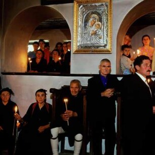 Metsovo. Sonntagsgottesdienst und Seelenmesse
