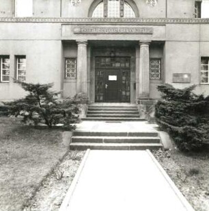 Cottbus, Seminarstraße 4. Villa (Kindergarten "Nord"; 1914), Portal
