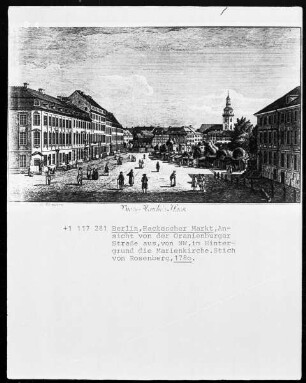 Hackescher Markt von der Oranienburger Straße aus, im Hintergrund die Marienkirche