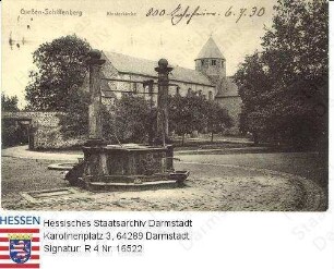 Schiffenberg bei Gießen, Klosterkirche mit Brunnen