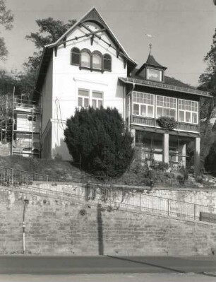 Dresden-Wachwitz, Pillnitzer Landstraße 155. Villa mit Pavillon (um 1890). Villa