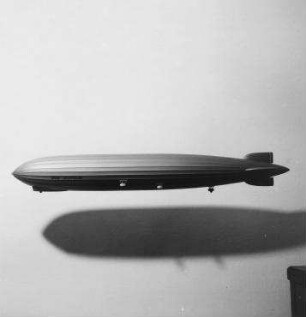 Studienarbeit Luftschiffhafen (nicht realisiert) – Zeppelin: Seitenansicht Modell