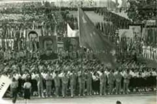 Die chinesische Delegation bei der Eröffnung der 3.Weltfestspiele im Berliner Walter-Ulbricht-Stadion