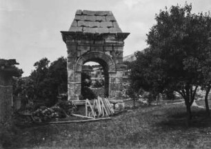 Tempel : Blick auf einen kleinen antiken Tempel