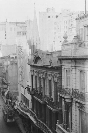 Stadthäuser : Blick auf Gebäude in einer Straße